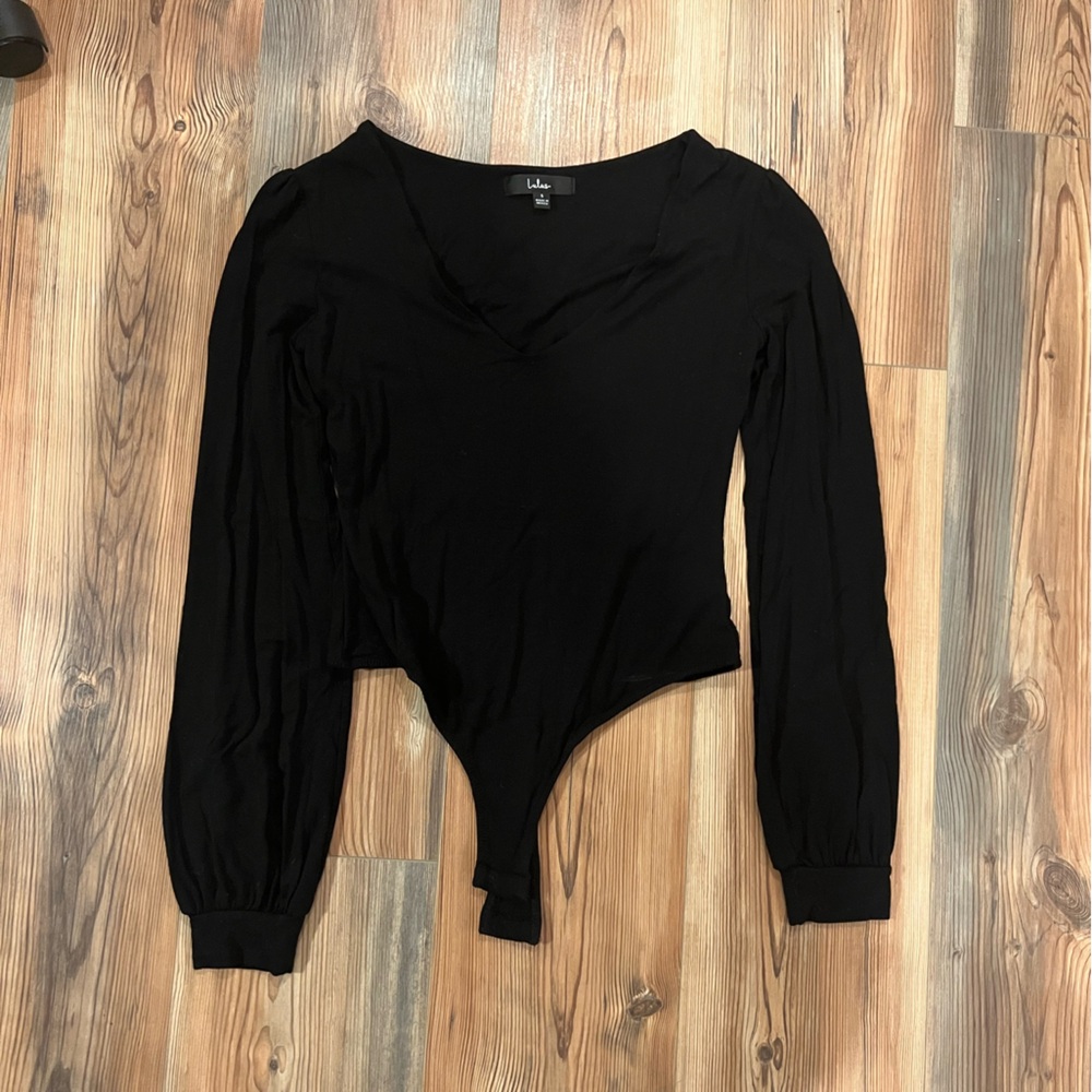 Lulu’s balloon sleeve v neck bodysuit.